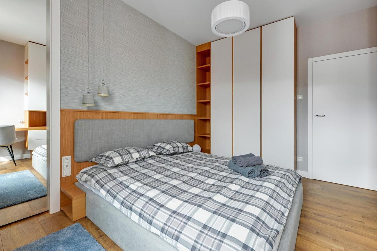 Premium Family & Business Old Town Riverside Apartment With Parking 그단스크 외부 사진