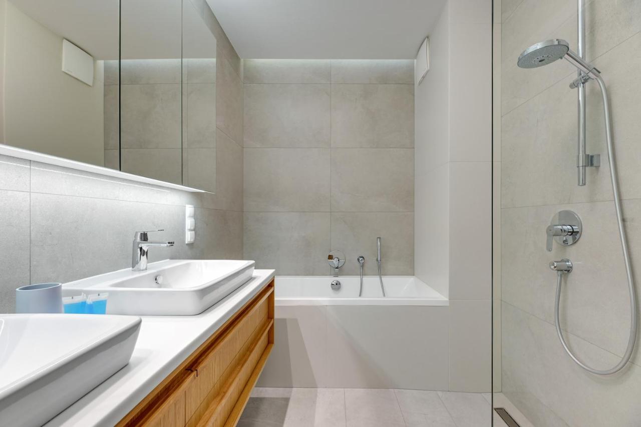 Premium Family & Business Old Town Riverside Apartment With Parking 그단스크 외부 사진